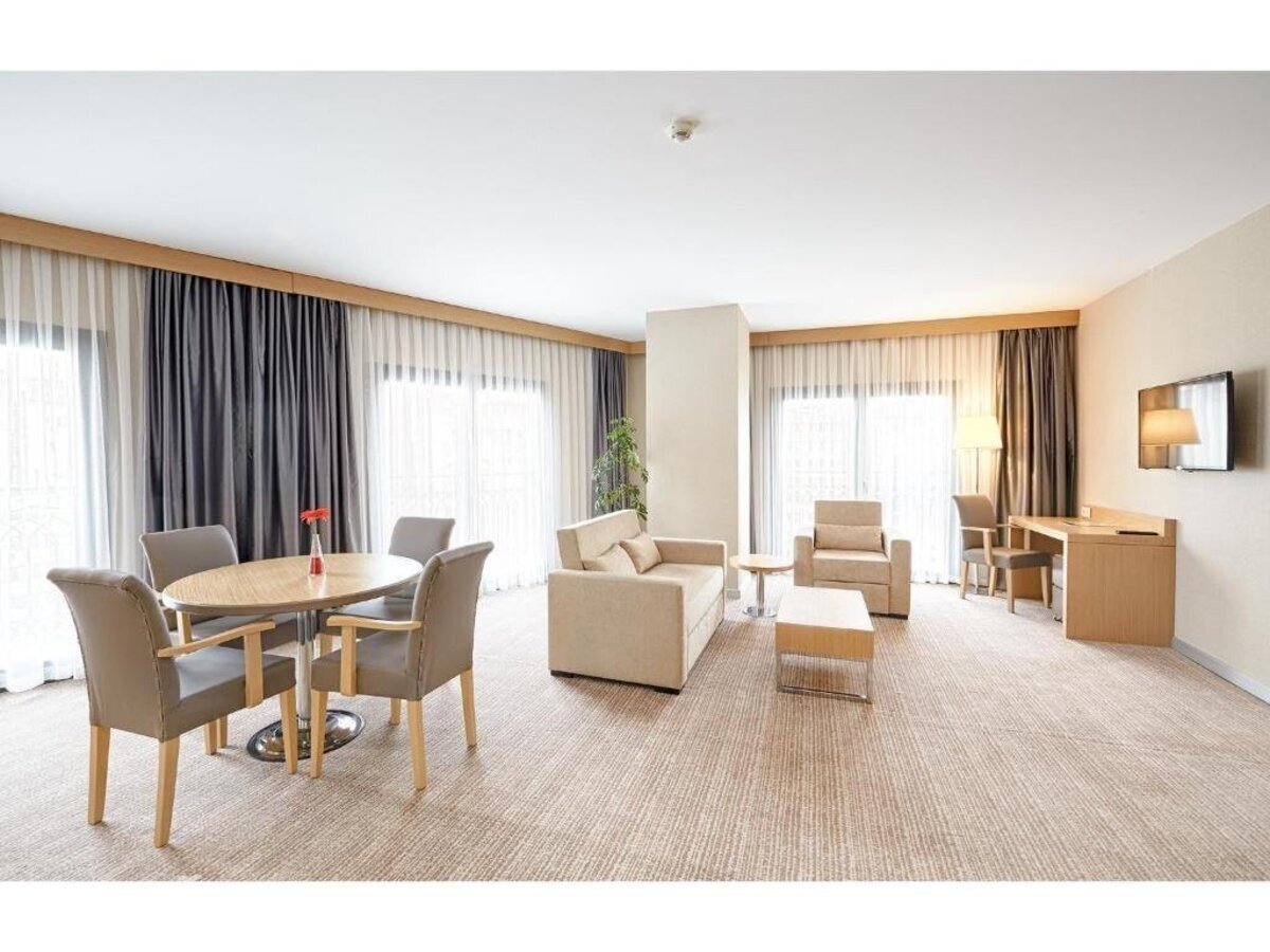 фотографии номера Люкс роскошный отеля Kordon Hotel Cankaya в Турция(Измир) - фото №1