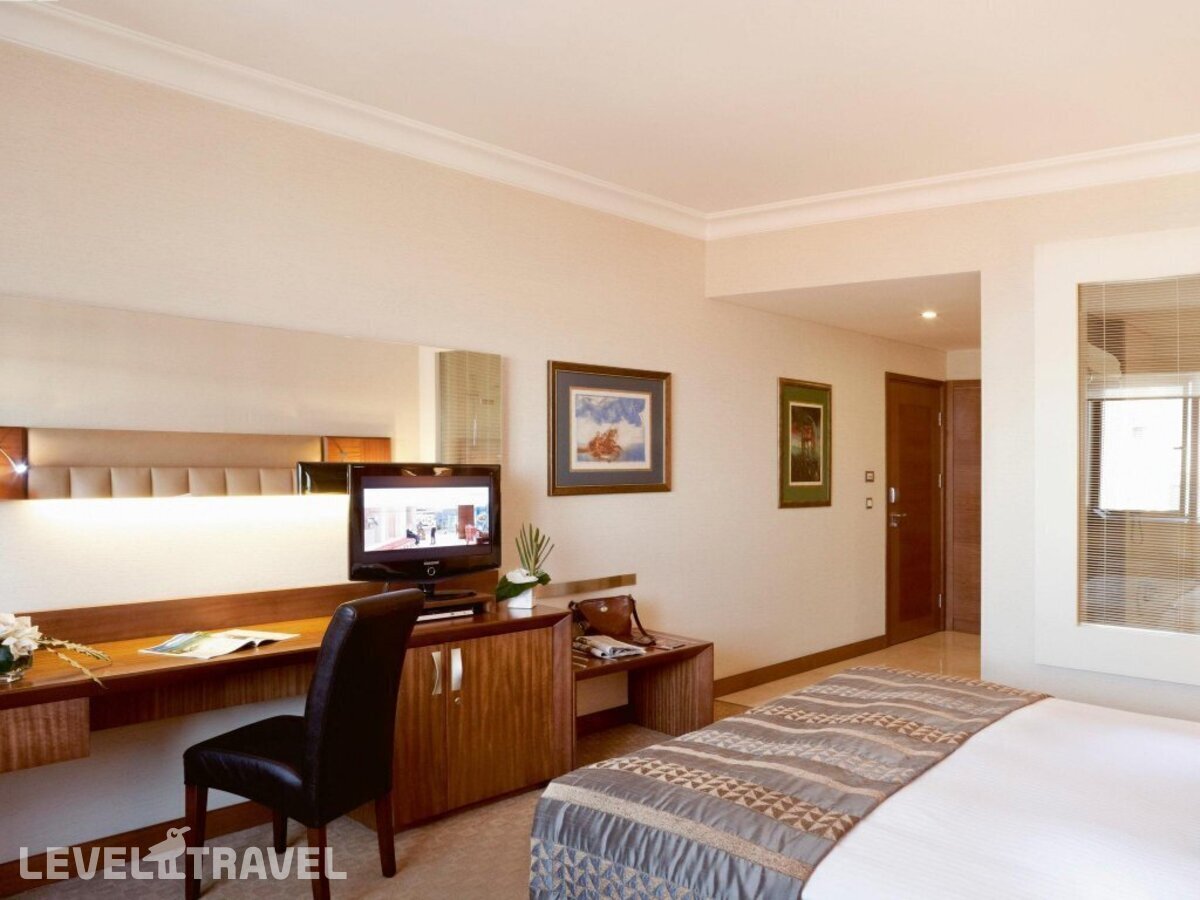 фотографии номера Улучшенный с видом на море отеля Mövenpick Hotel Izmir в Турция(Измир) - фото №1
