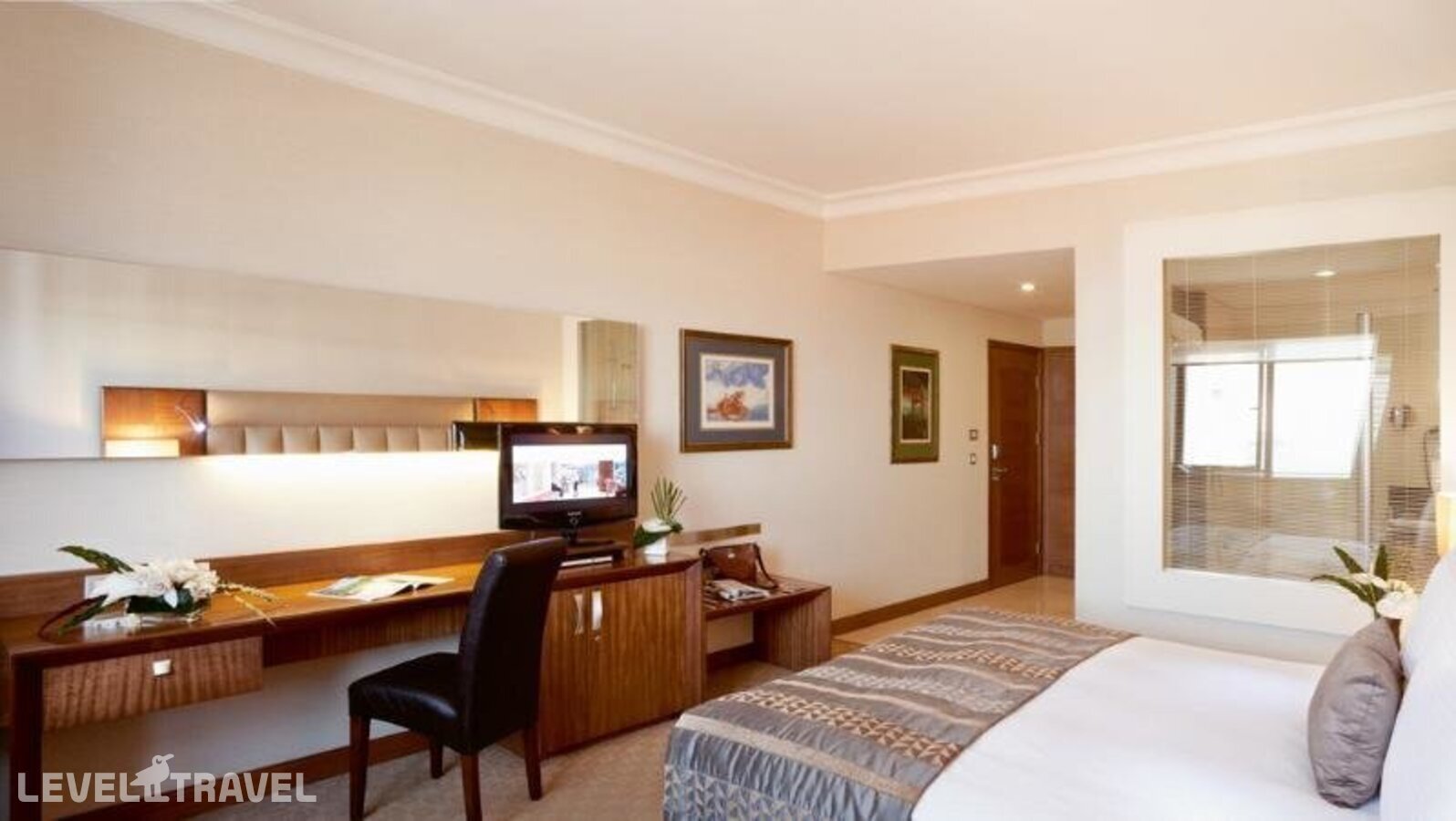 фотографии номера Стандартный номер отеля Mövenpick Hotel Izmir в Турция(Измир) - фото №1