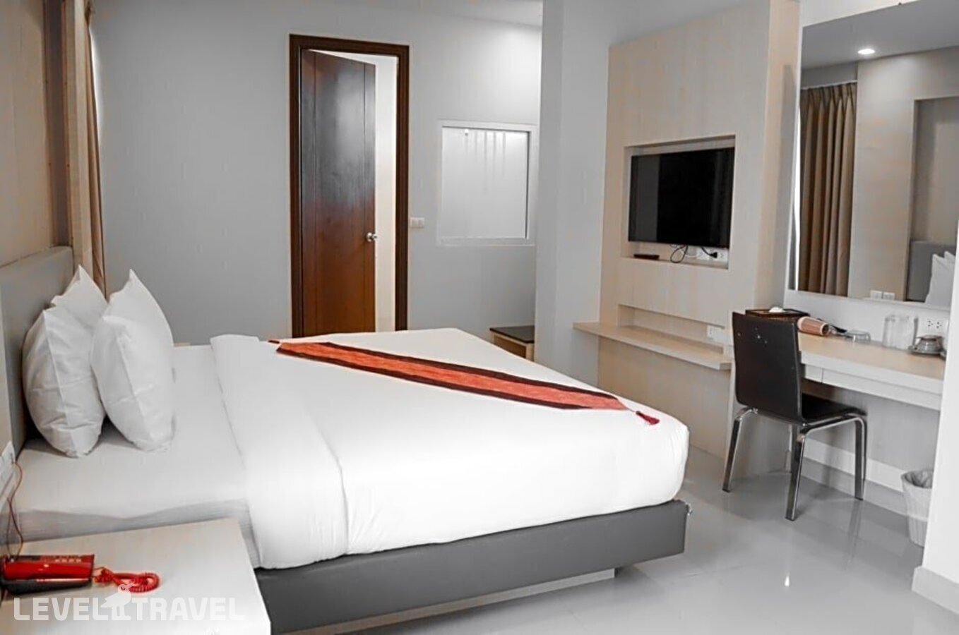 фотографии номера Улучшенный с видом на бассейн отеля Andatel Grande Hotel в Таиланд(Патонг Бич) - фото №11