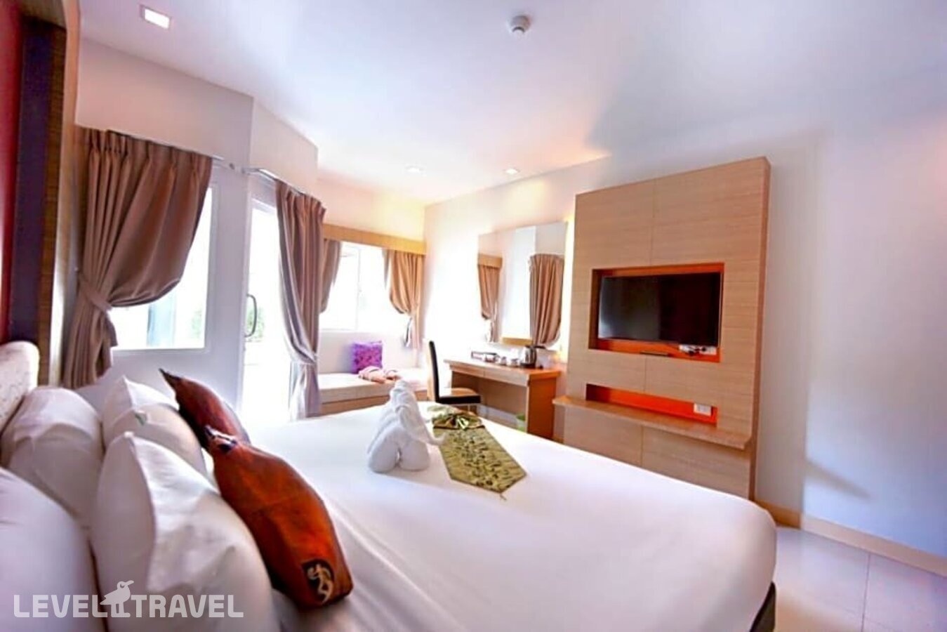 фотографии номера Делюкс с видом на бассейн отеля Andatel Grande Hotel в Таиланд(Патонг Бич) - фото №19