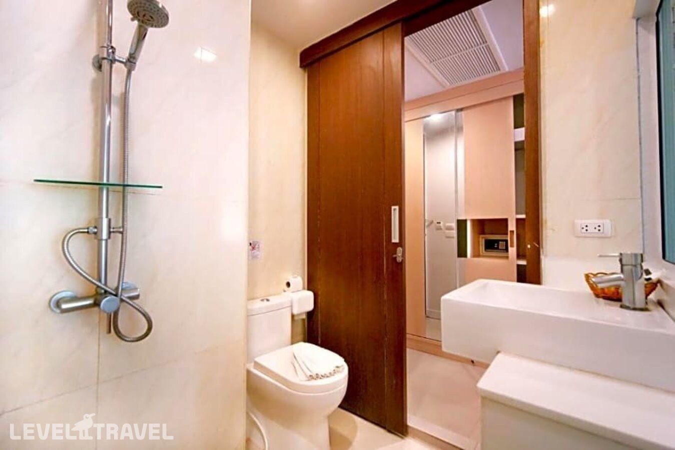 фотографии номера Делюкс с видом на бассейн отеля Andatel Grande Hotel в Таиланд(Патонг Бич) - фото №36