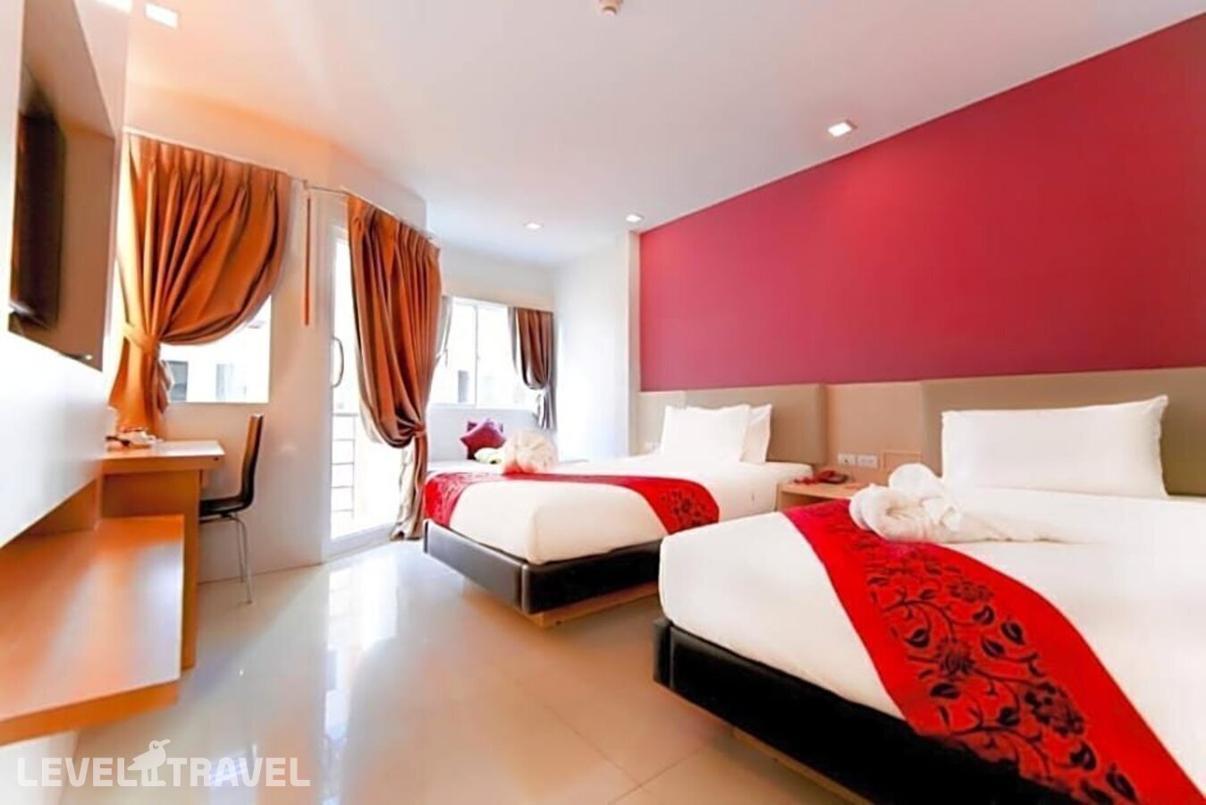 фотографии номера Делюкс с видом на бассейн отеля Andatel Grande Hotel в Таиланд(Патонг Бич) - фото №6