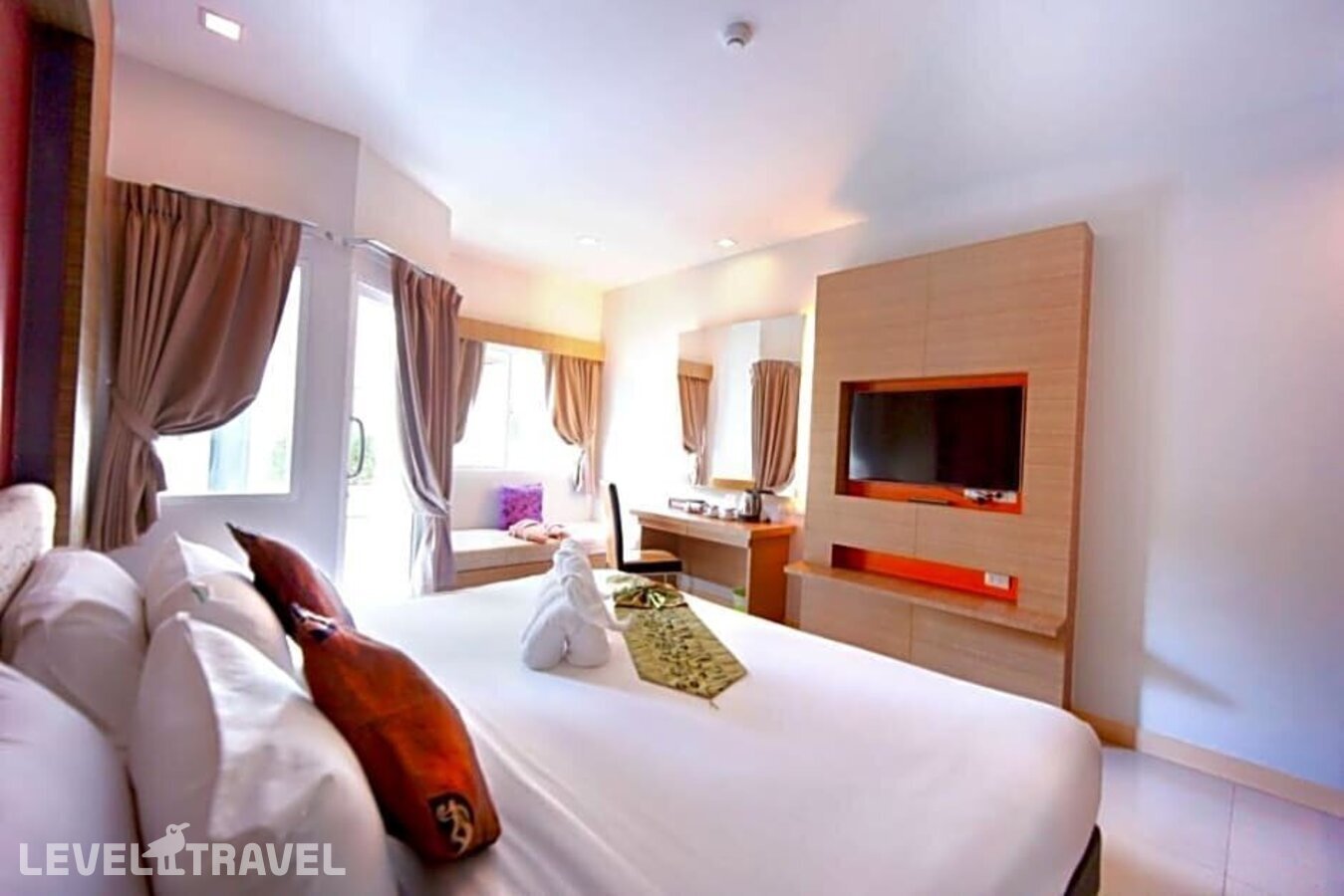 фотографии номера Делюкс с видом на бассейн отеля Andatel Grande Hotel в Таиланд(Патонг Бич) - фото №33