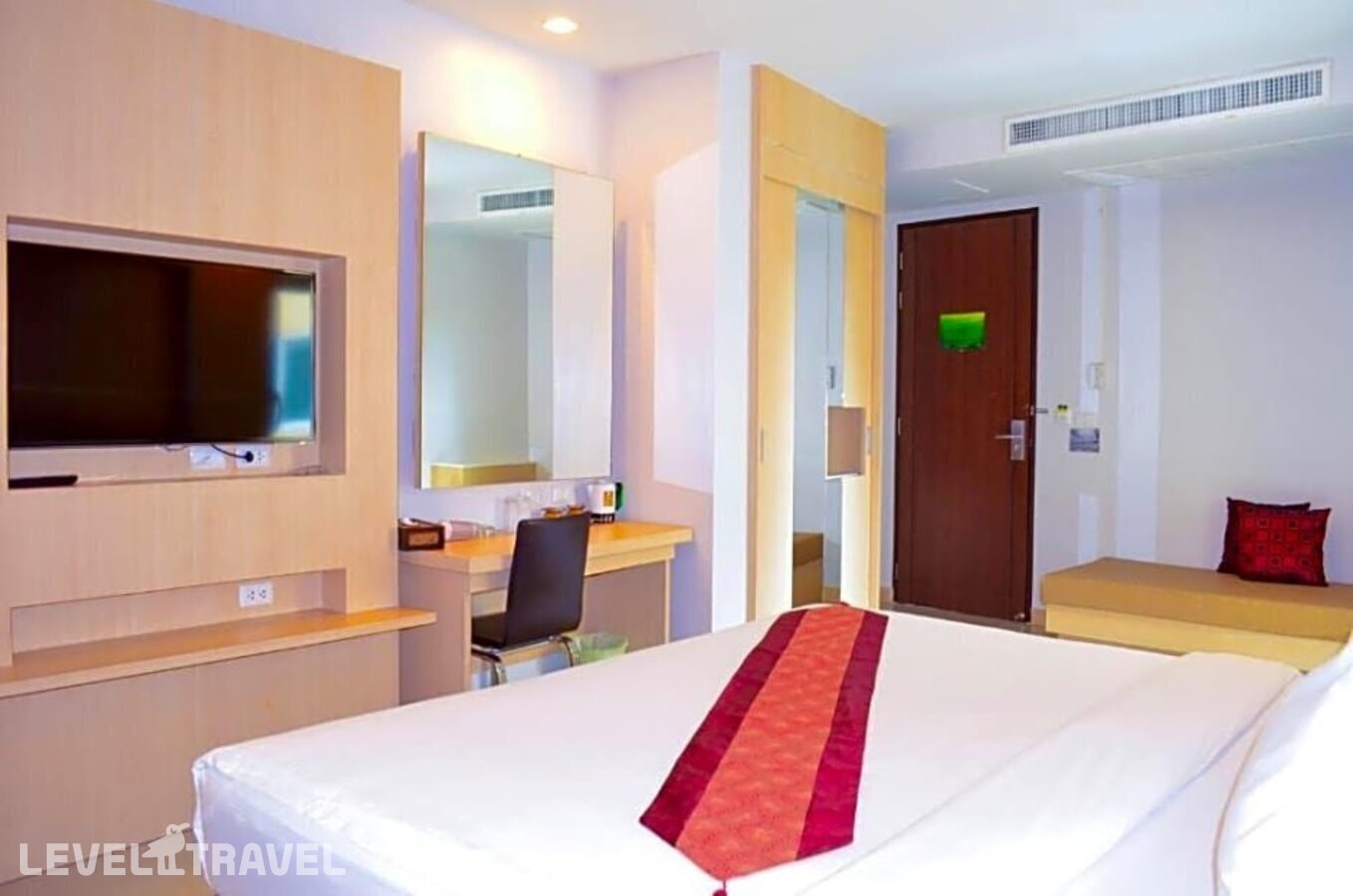 фотографии номера Делюкс с видом на бассейн отеля Andatel Grande Hotel в Таиланд(Патонг Бич) - фото №25