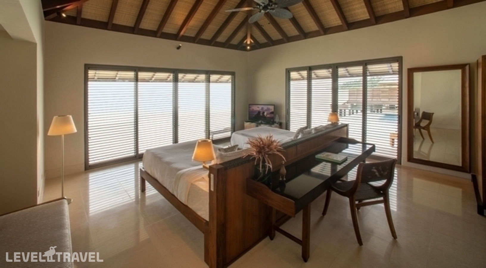 фотографии номера Вилла на воде Sunrise (2 спальни) с бассейном отеля The Residence Maldives At Dhigurah в Мальдивы(Гаафу Алиф Атолл) - фото №3
