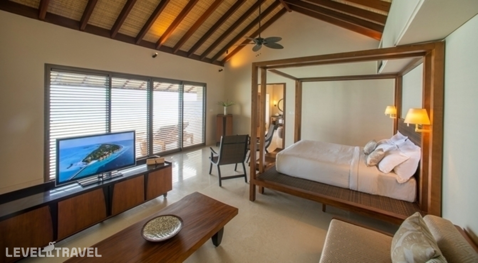 фотографии номера Вилла на воде Sunrise (2 спальни) с бассейном отеля The Residence Maldives At Dhigurah в Мальдивы(Гаафу Алиф Атолл) - фото №2