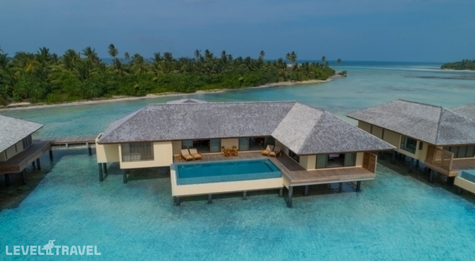 фотографии номера Вилла на воде Sunset (2 спальни) с бассейном отеля The Residence Maldives At Dhigurah в Мальдивы(Гаафу Алиф Атолл) - фото №1