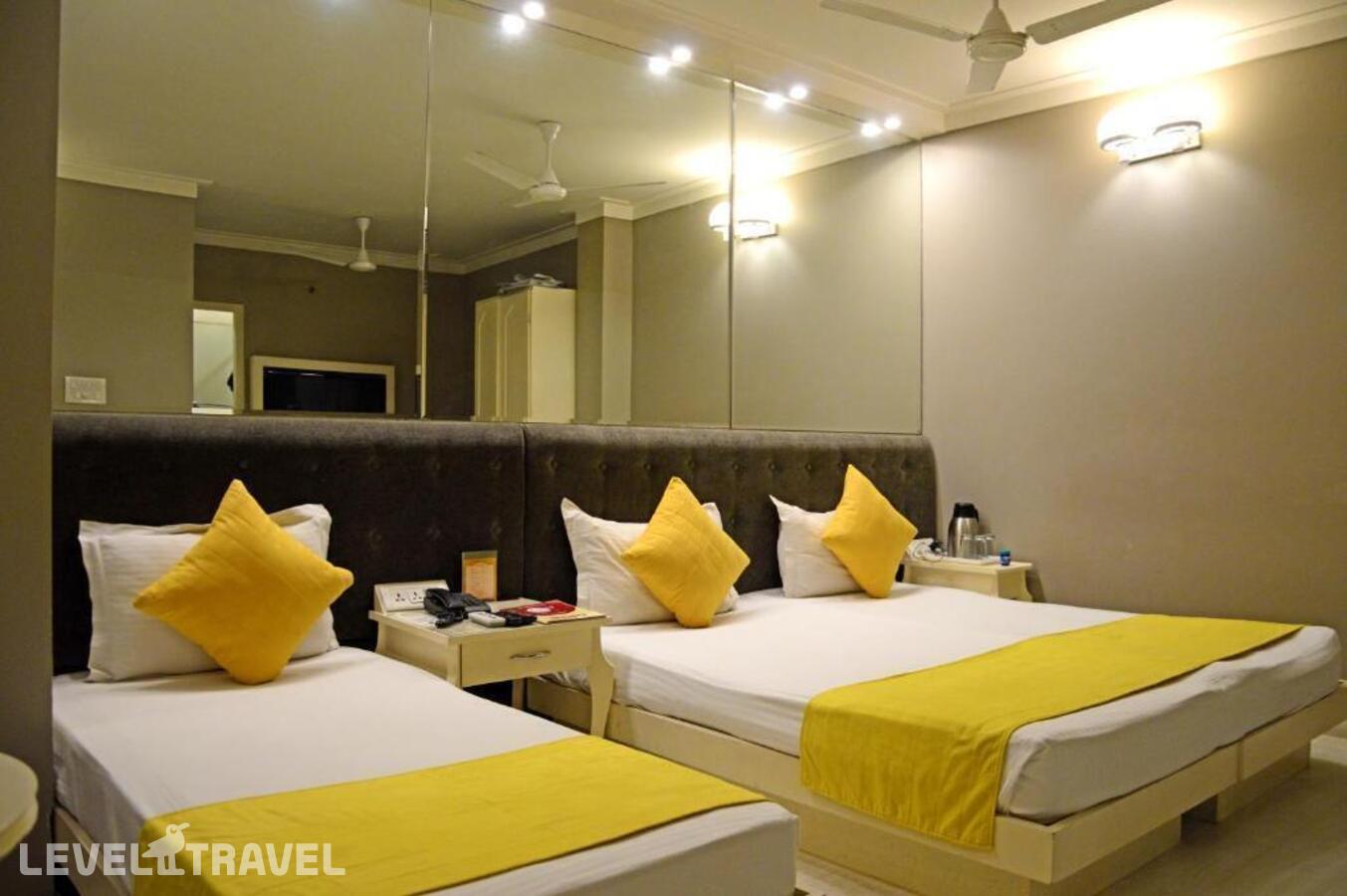 фотографии номера Семейный номер отеля Hotel Ajanta в Индия(Нью-Дели) - фото №2