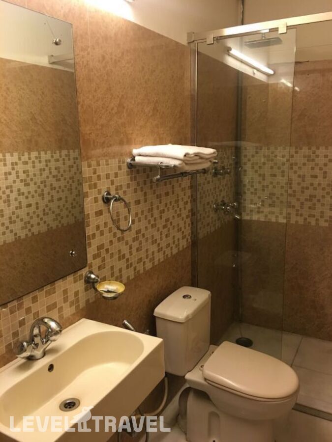 фотографии номера Стандартный (две односпальные кровати) отеля Hotel Ajanta в Индия(Нью-Дели) - фото №1