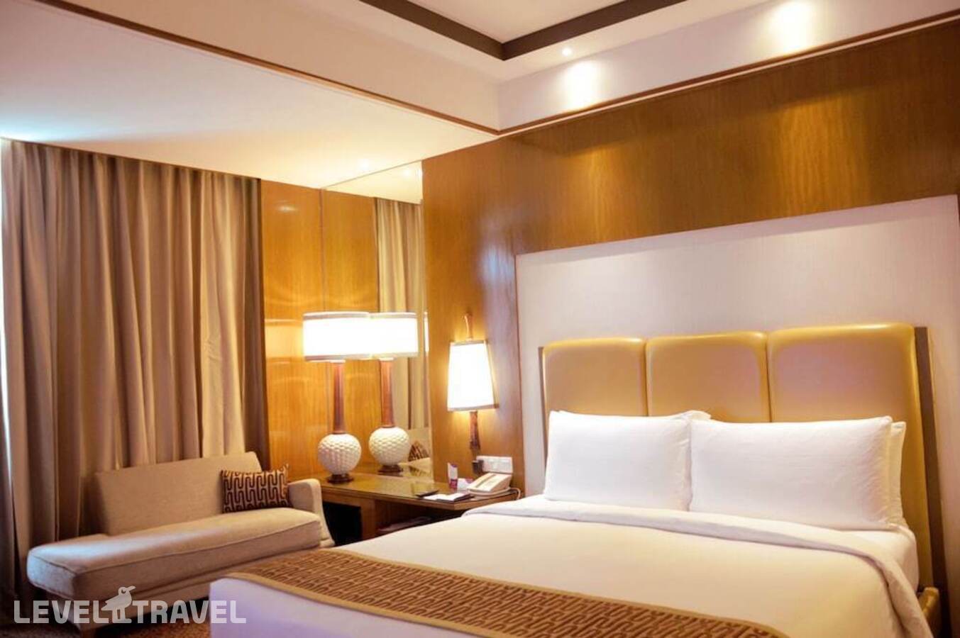 фотографии номера Премиум отеля Crowne Plaza Hotel New Delhi Okhla, An Ihg Hotel в Индия(Нью-Дели) - фото №6