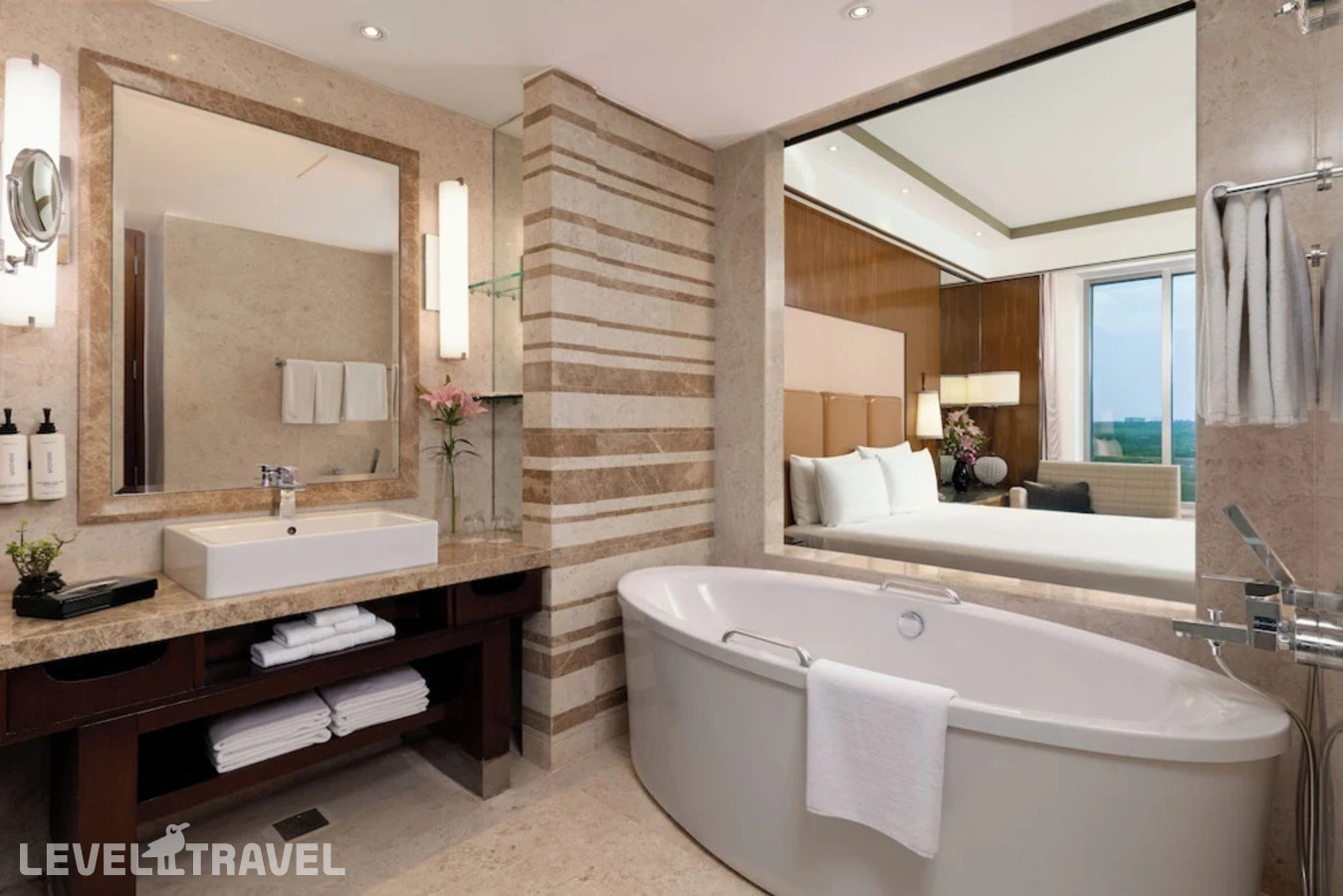 фотографии номера Премиум отеля Crowne Plaza Hotel New Delhi Okhla, An Ihg Hotel в Индия(Нью-Дели) - фото №3