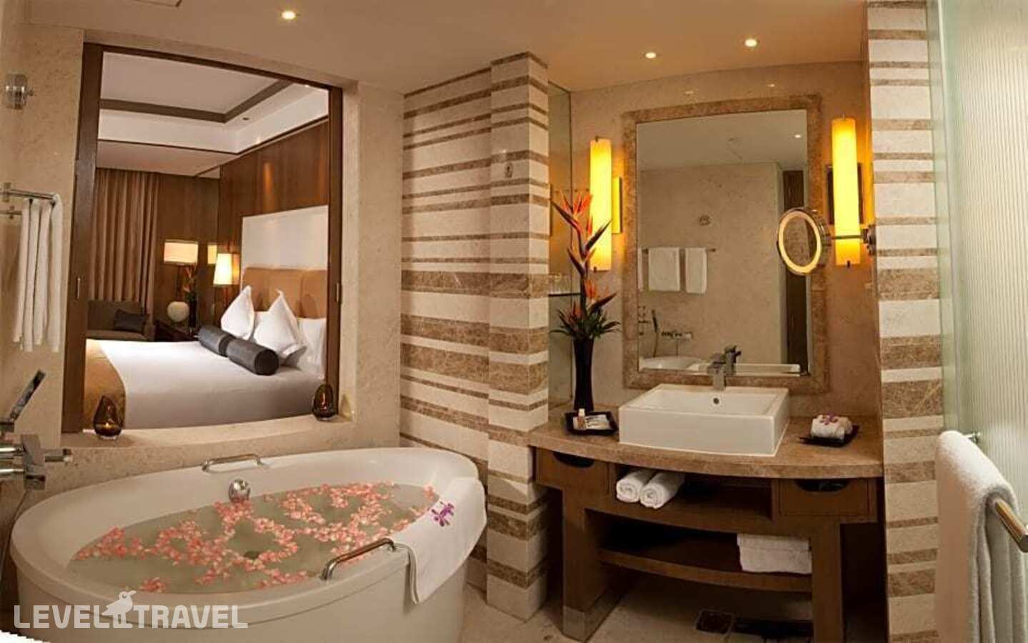 фотографии номера Премиум отеля Crowne Plaza Hotel New Delhi Okhla, An Ihg Hotel в Индия(Нью-Дели) - фото №10
