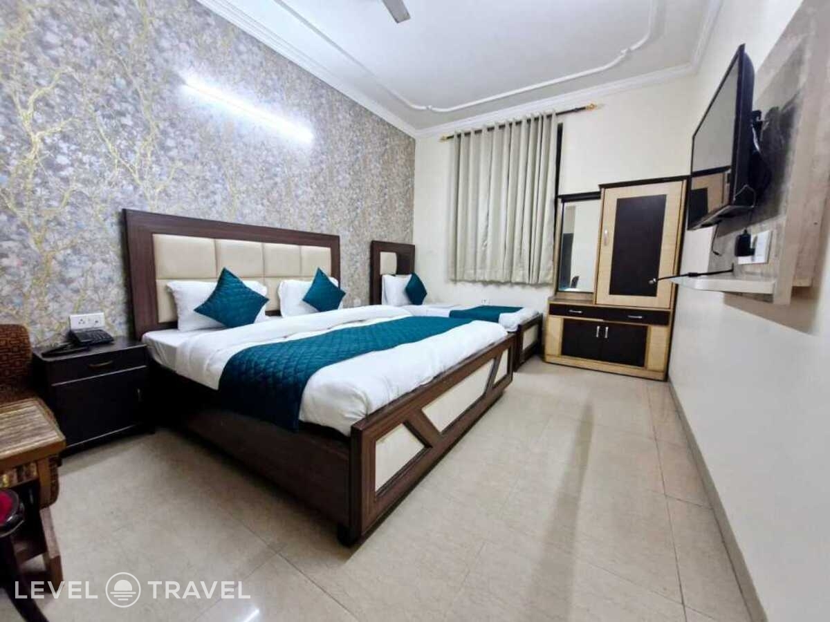 фотографии номера Семейный номер отеля Airport Mayank Residency в Индия(Нью-Дели) - фото №4