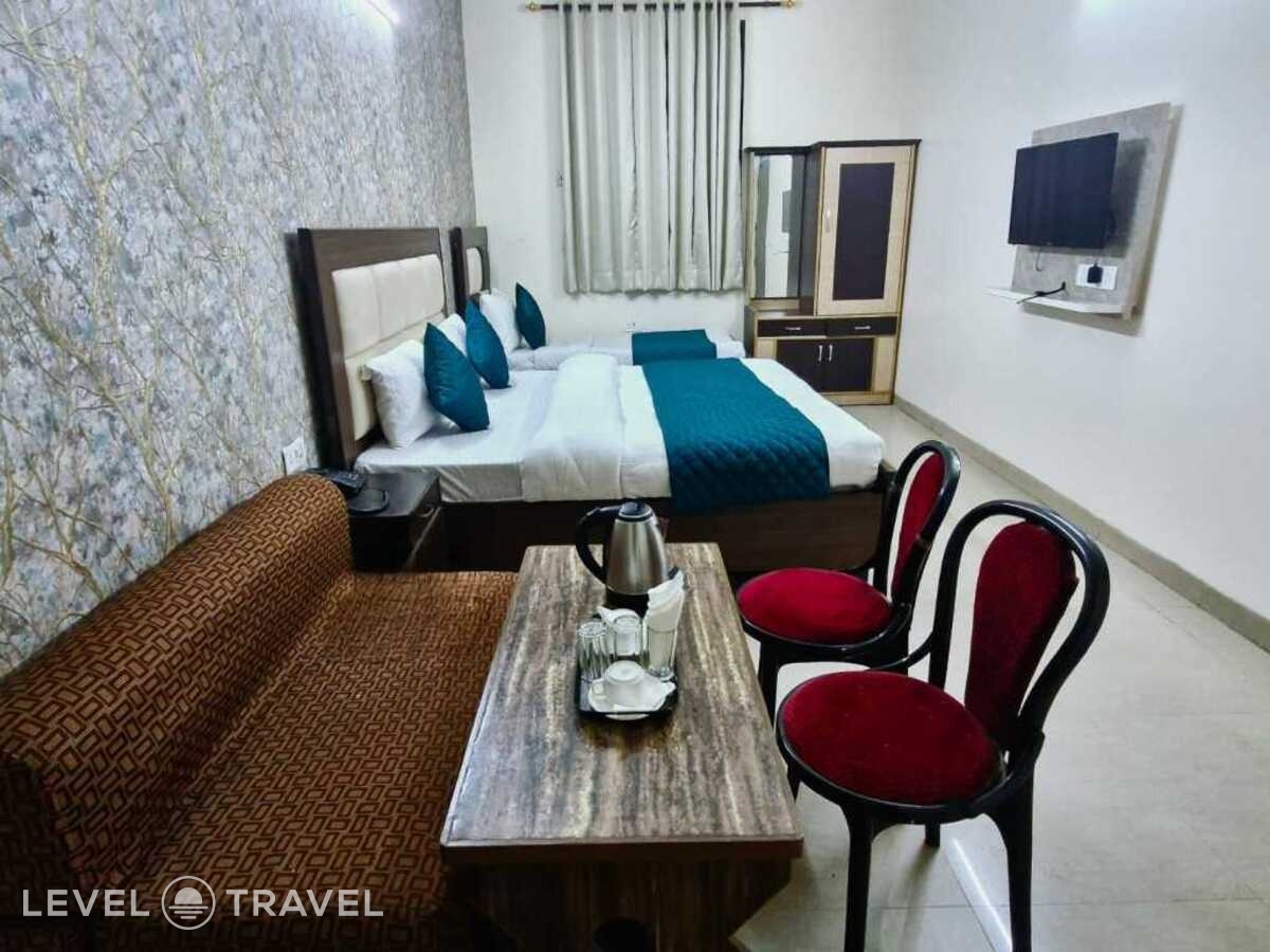 фотографии номера Семейный номер отеля Airport Mayank Residency в Индия(Нью-Дели) - фото №5