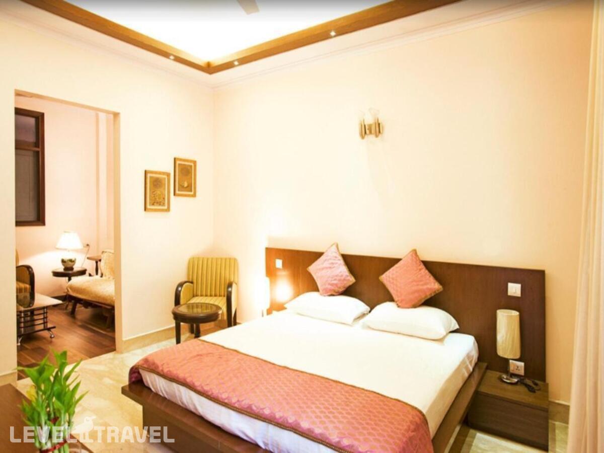 фотографии номера Люкс отеля Evergreen Suites Defence Colony в Индия(Нью-Дели) - фото №1