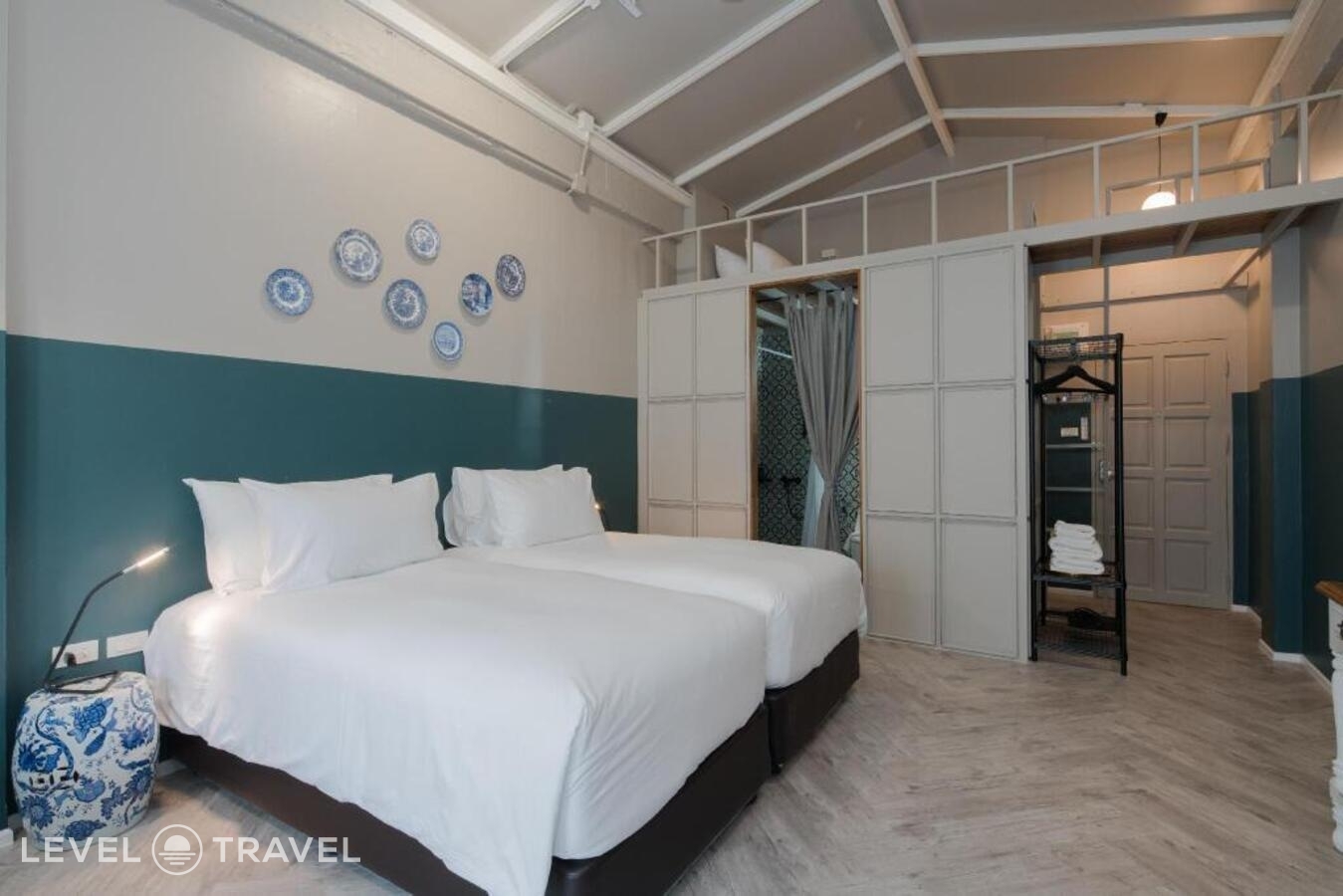 фотографии номера Трехместный делюкс отеля Blu Monkey Boutique Phuket Town в Таиланд(город Пхукет) - фото №1