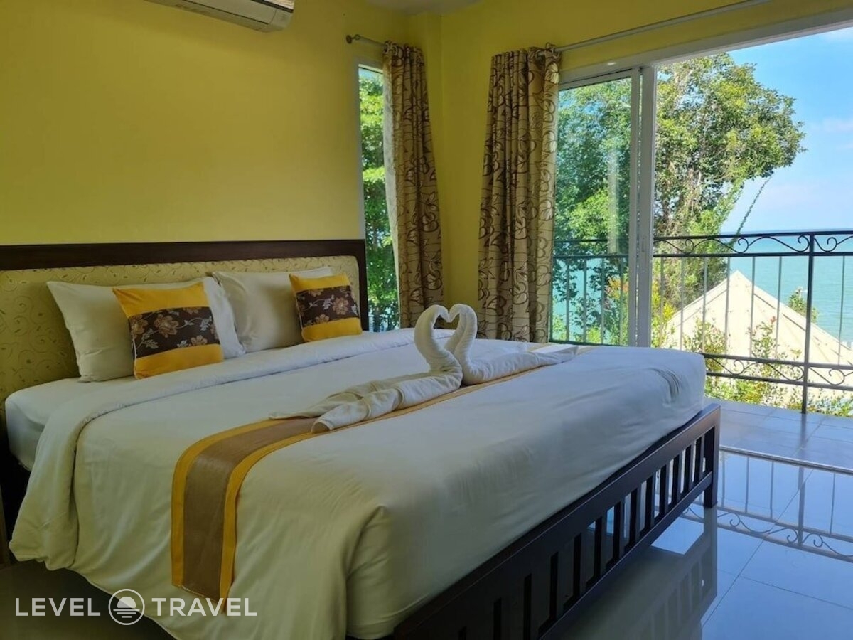 фотографии номера Делюкс с видом на море отеля Chom By The Sea (Ex. Anyavee Nam Mao Beach Resort) в Таиланд(Ао Нанг) - фото №1