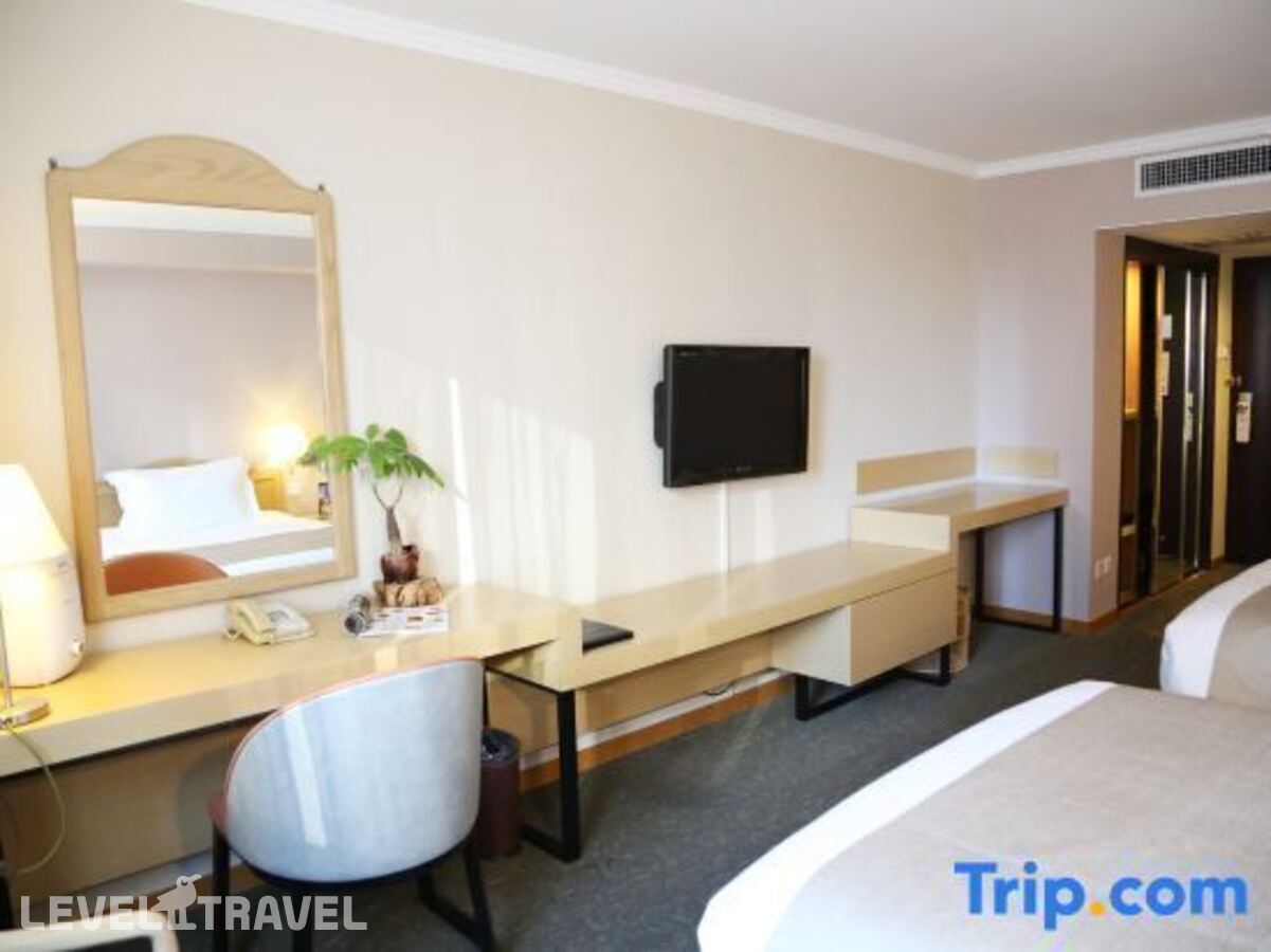 фотографии номера Улучшенный (две односпальные кровати) отеля Jinglun Hotel в Китай(Пекин) - фото №4