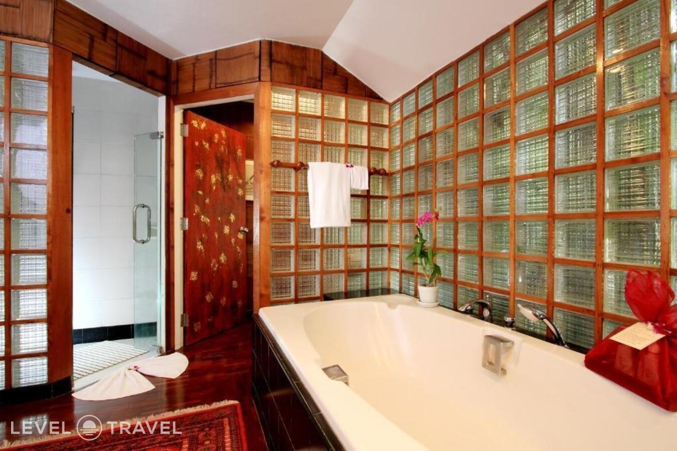 фотографии номера Люкс (две односпальные кровати) отеля Mom Tri's Villa Royale в Таиланд(Ката Ной Бич) - фото №20