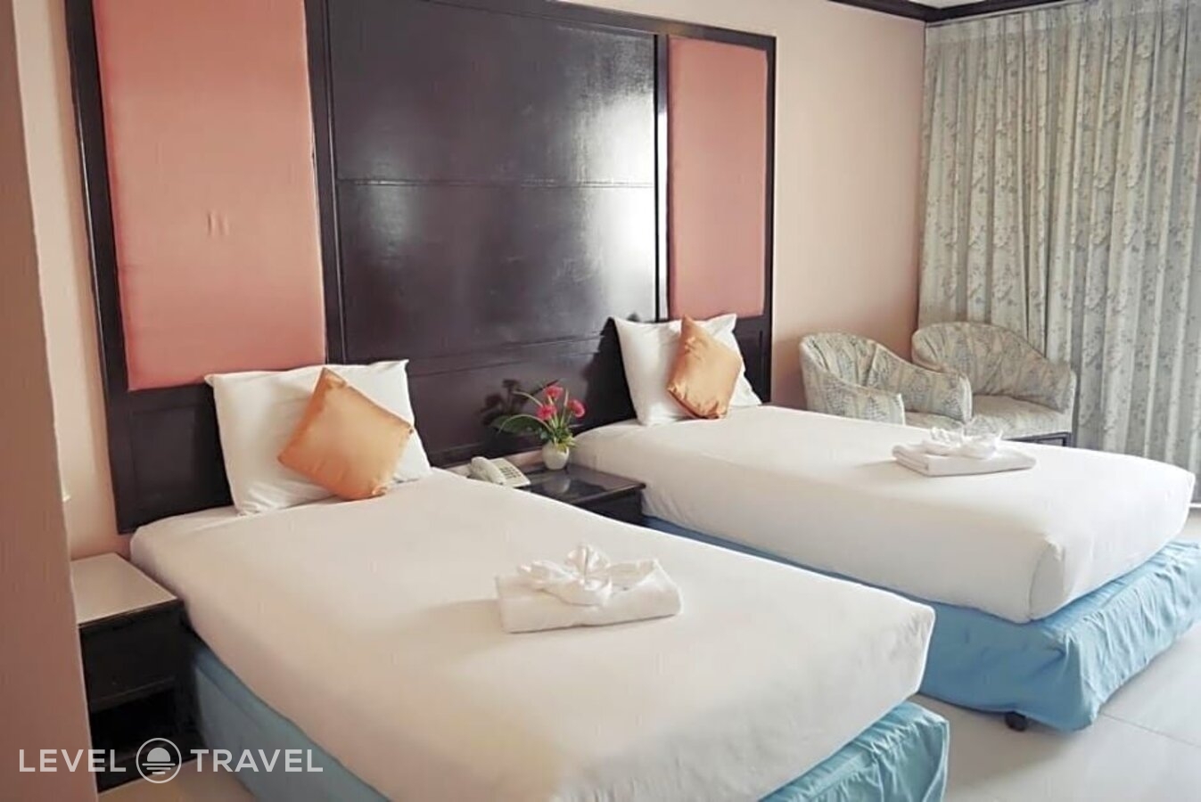 фотографии номера Улучшенный (две односпальные кровати) отеля Mike Beach Resort в Таиланд(Центральная Паттайя) - фото №1