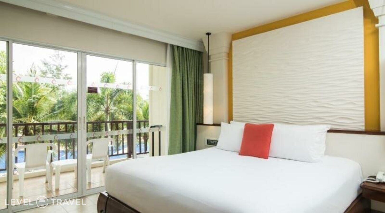 фотографии номера Делюкс (две односпальные кровати) отеля Centara Karon Resort Phuket в Таиланд(Карон Бич) - фото №2