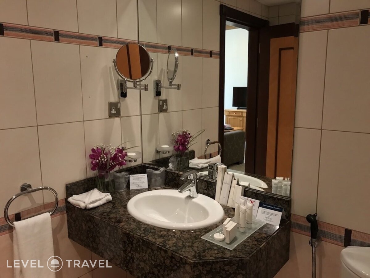 фотографии номера Студия (две односпальные кровати) отеля Golden Tulip Sharjah в ОАЭ(Шарджа) - фото №4