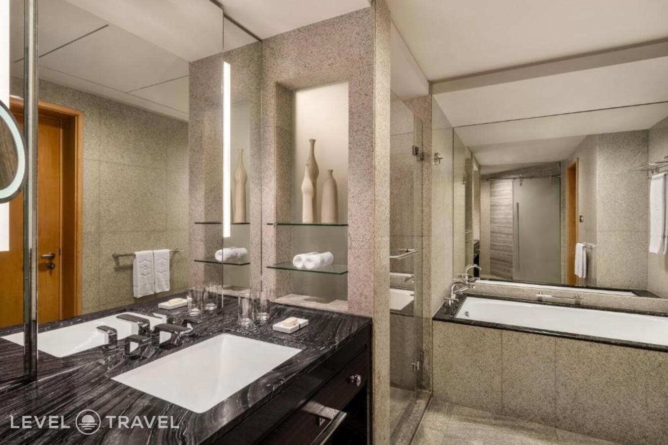 фотографии номера Делюкс с видом на море (две односпальные кровати) отеля Shangri-La Hotel Dubai Sheikh Zayed Road в ОАЭ(Дубай Джумейра) - фото №4