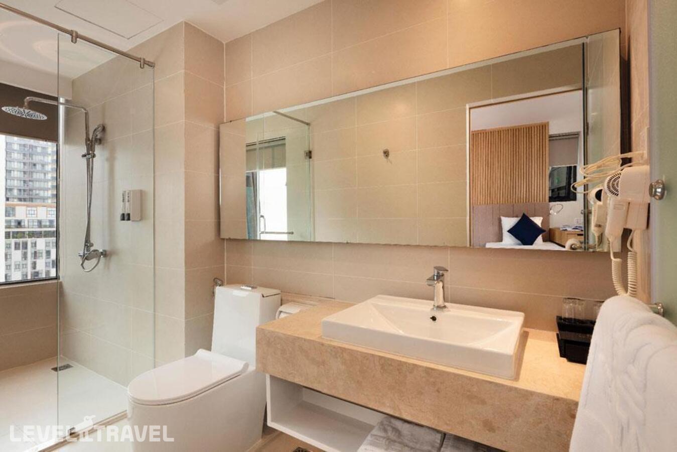 фотографии номера Улучшенный с видом на город отеля Ventana Nha Trang Hotel в Вьетнам(Нячанг) - фото №3