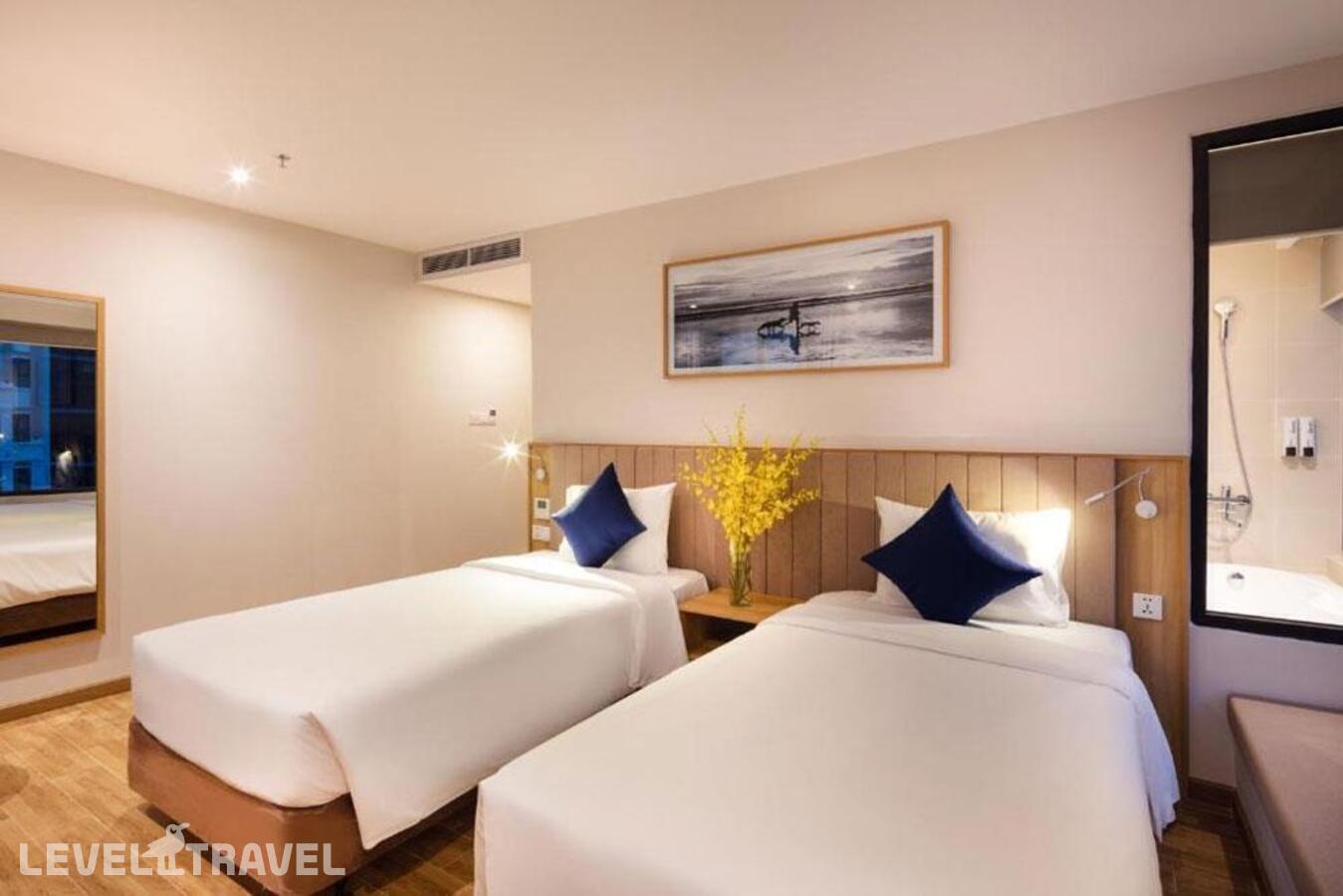 фотографии номера Делюкс с балконом и видом на город отеля Ventana Nha Trang Hotel в Вьетнам(Нячанг) - фото №4