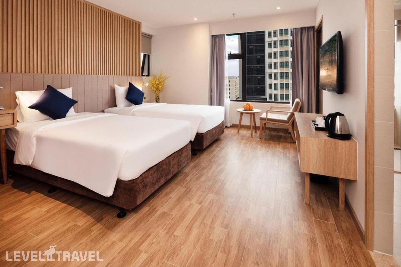 фотографии номера Делюкс с балконом и видом на город отеля Ventana Nha Trang Hotel в Вьетнам(Нячанг) - фото №1