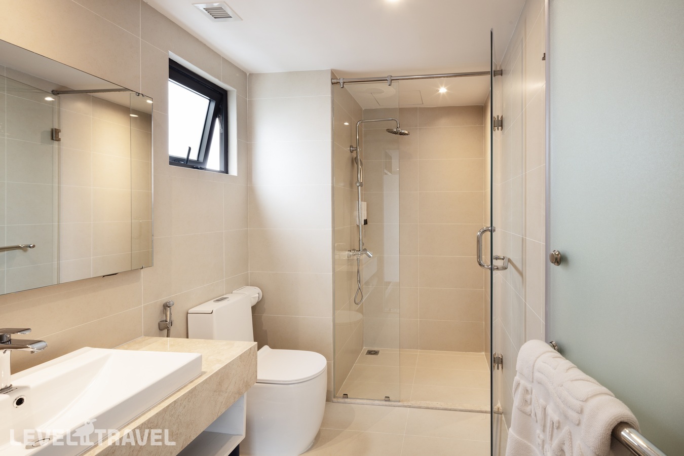 фотографии номера Семейный с видом на город с балконом отеля Ventana Nha Trang Hotel в Вьетнам(Нячанг) - фото №3