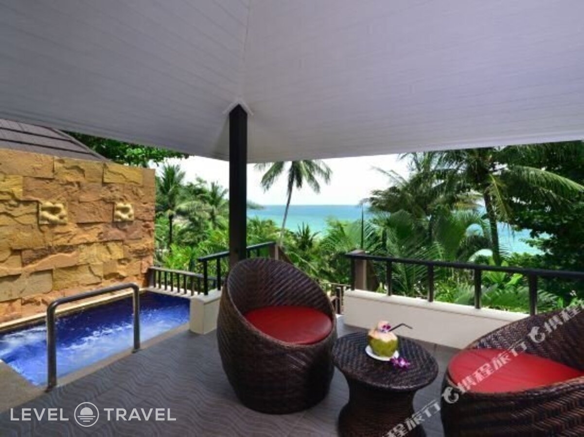фотографии номера Делюкс с видом на море (две односпальные кровати) отеля Andaman White Beach Resort в Таиланд(Найтон Бич) - фото №14