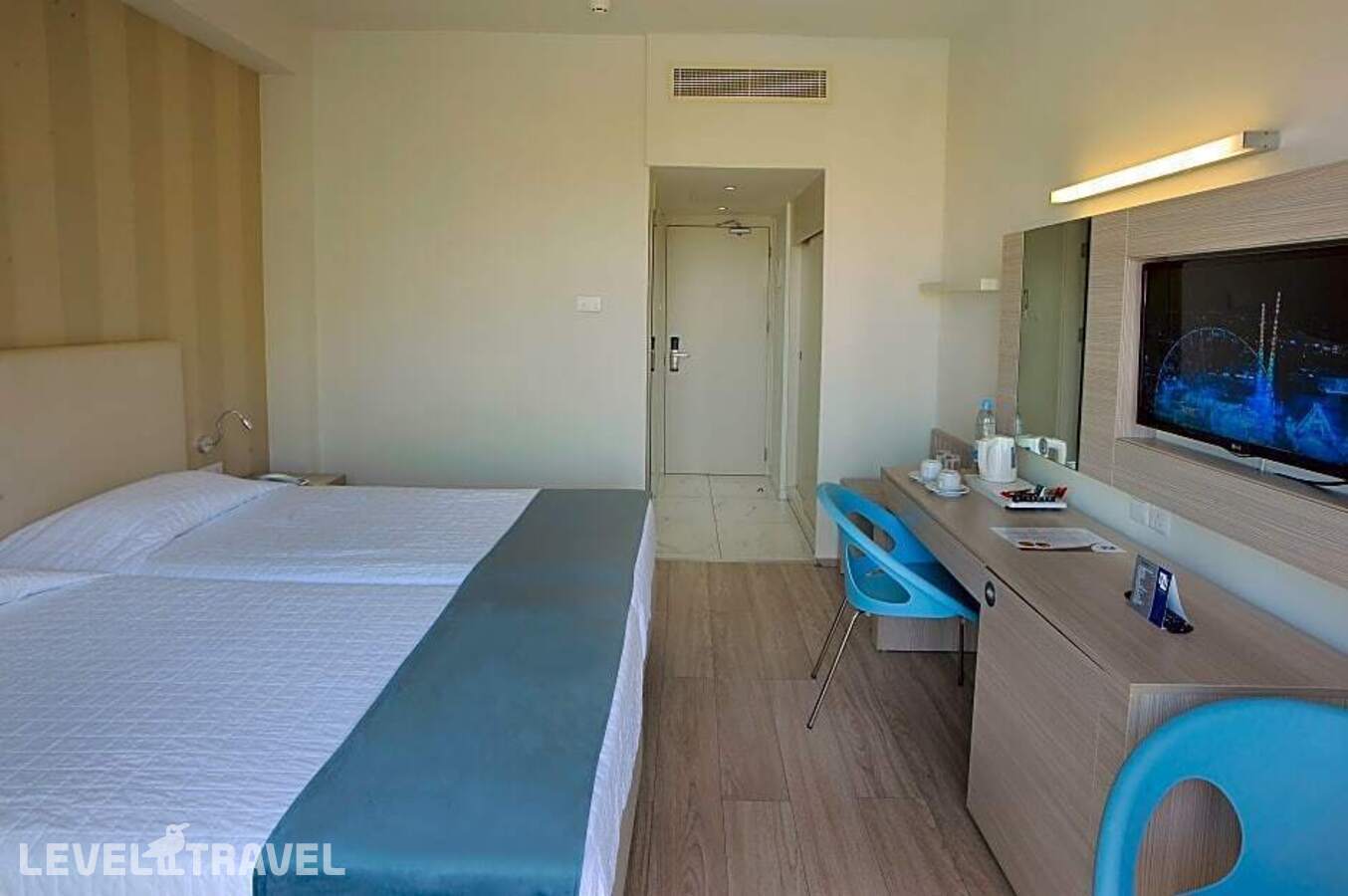 фотографии номера Улучшенный (две односпальные кровати) отеля Nestor Hotel в Кипр(Пантаху Бич) - фото №1