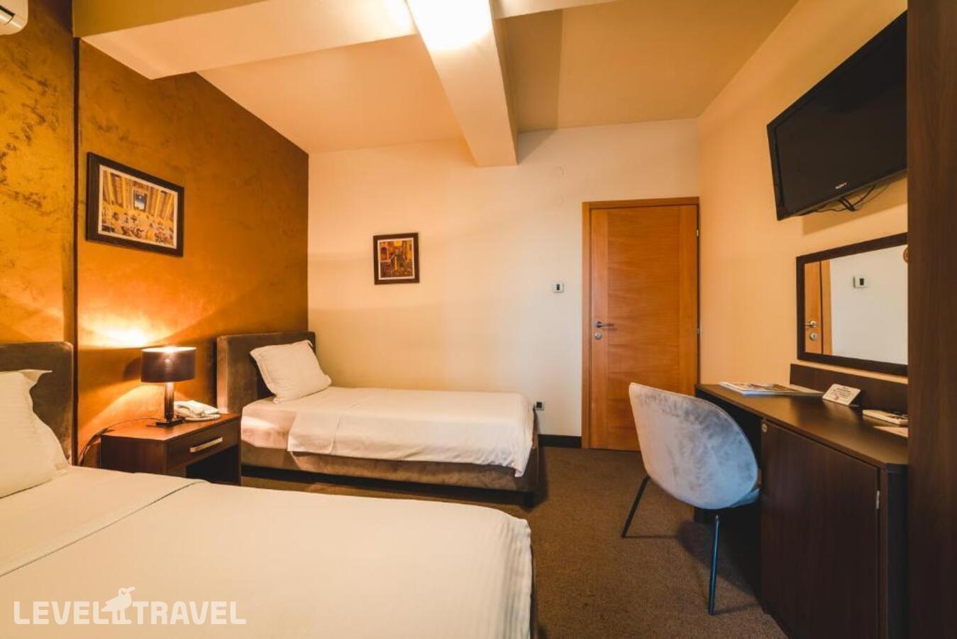 фотографии номера Стандартный (две односпальные кровати) отеля Hotel Keto в Черногория(Подгорица) - фото №4