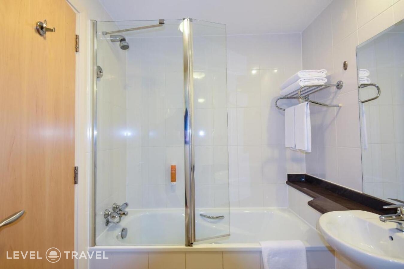 фотографии номера Стандартный (две односпальные кровати) отеля Premier Inn Capital Center в ОАЭ(Абу-Даби) - фото №7