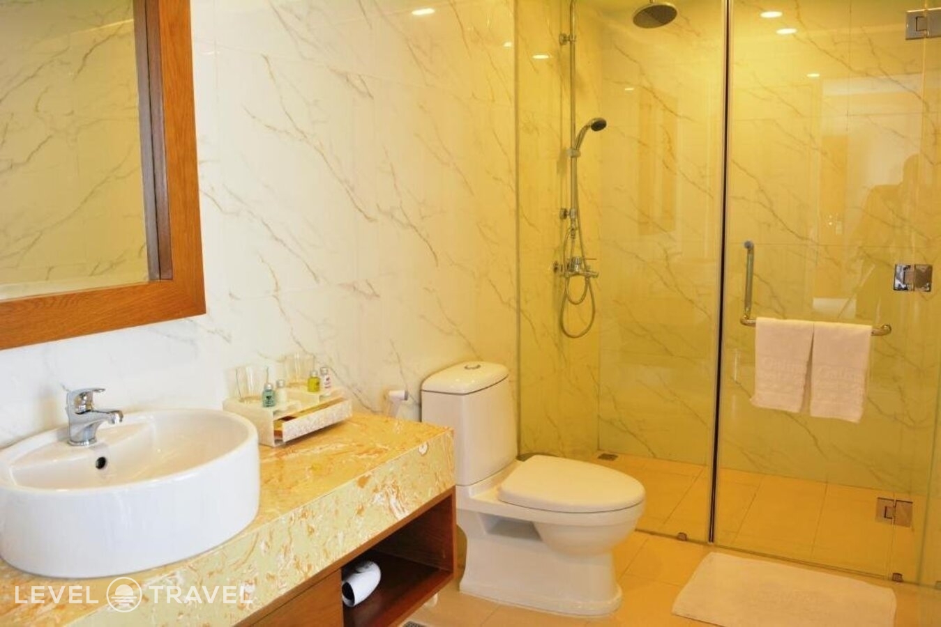 фотографии номера Делюкс (двуспальная кровать) отеля Galina Hotel & Spa в Вьетнам(Нячанг) - фото №11