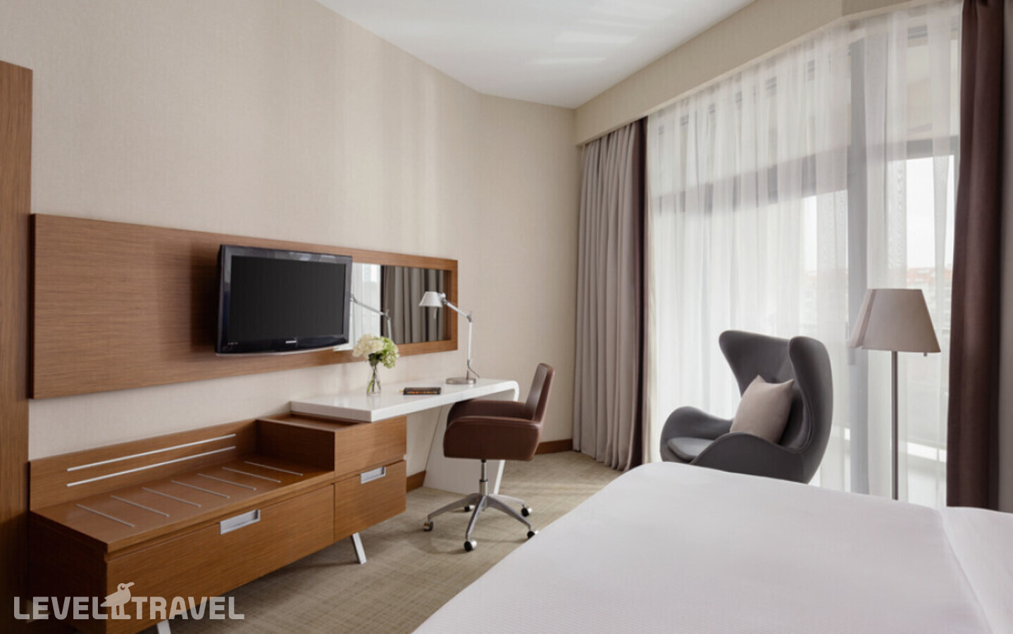 фотографии номера Стандартный номер отеля METROPOL Гранд Отель Геленджик (Ex. Kempinski Grand Hotel) в Россия(Геленджик) - фото №2
