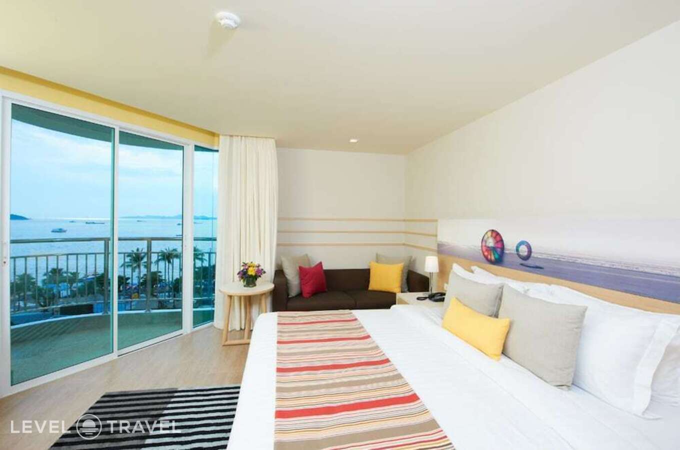 фотографии номера Делюкс с видом на море (две односпальные кровати) отеля Pattaya Sea View Hotel в Таиланд(Центральная Паттайя) - фото №20