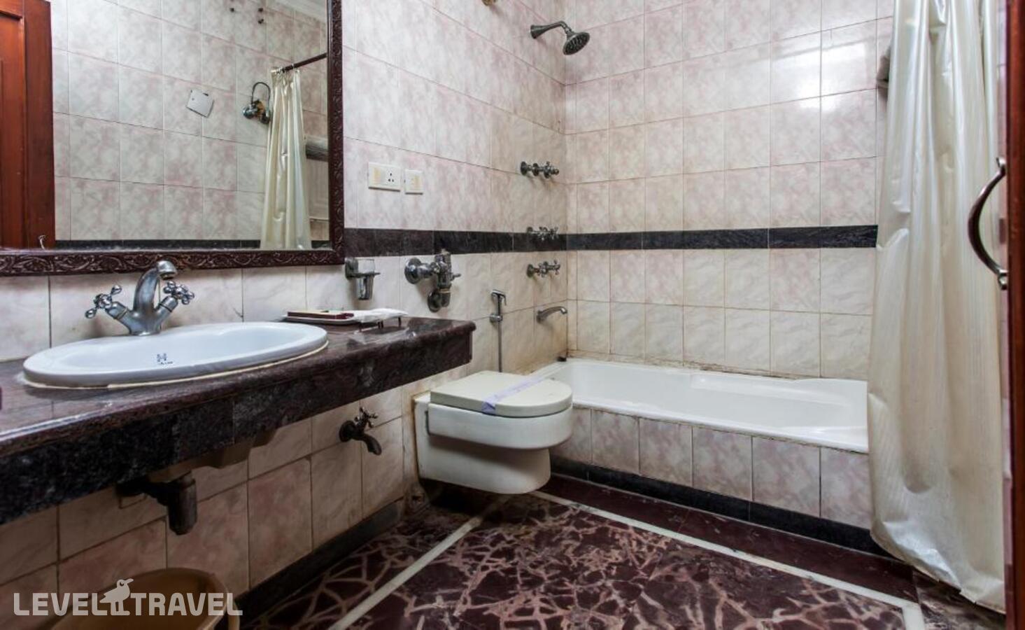 фотографии номера Представительский номер отеля Sunstar Residency Hotel в Индия(Нью-Дели) - фото №10