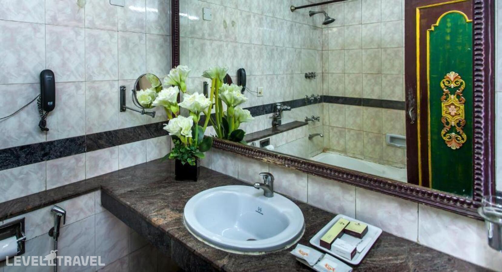 фотографии номера Представительский номер отеля Sunstar Residency Hotel в Индия(Нью-Дели) - фото №12