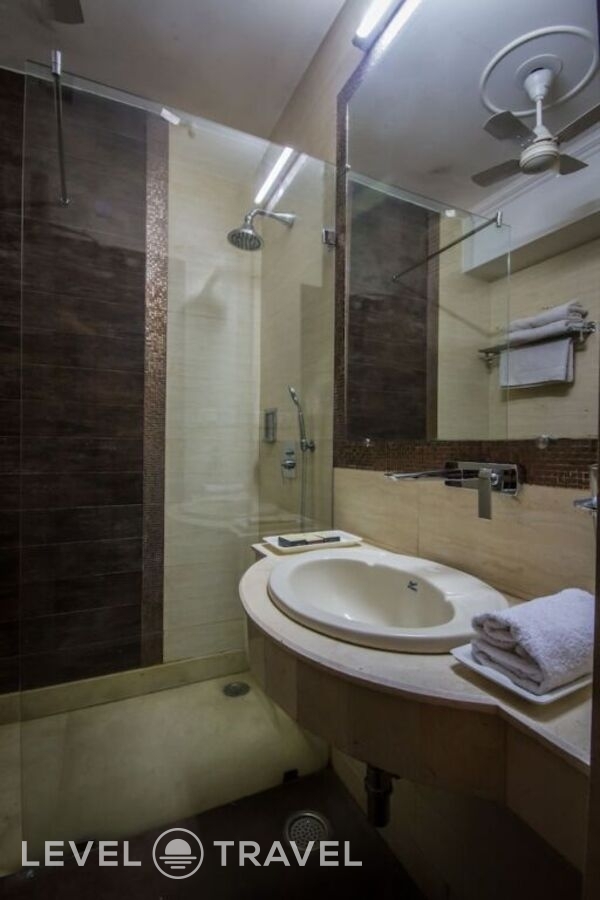 фотографии номера Делюкс отеля Suncourt Yatri Hotel в Индия(Нью-Дели) - фото №4