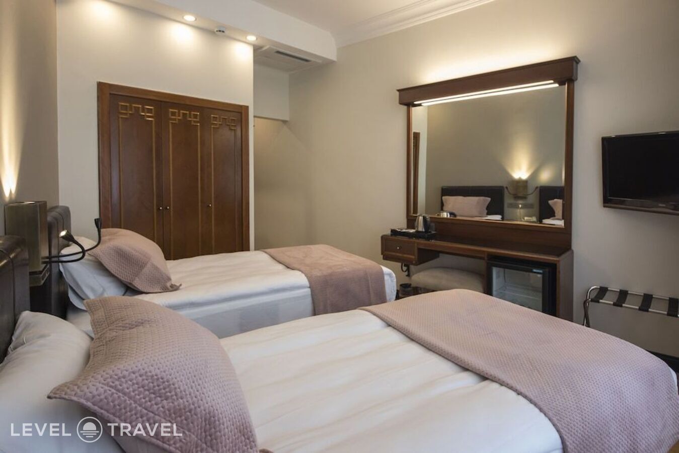 фотографии номера Улучшенный (две односпальные кровати) отеля Vardar Palace Hotel в Турция(Бейоглу) - фото №1