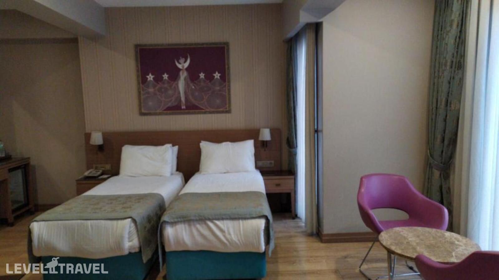 фотографии номера Делюкс (две односпальные кровати) отеля Taximist Hotel в Турция(Бейоглу) - фото №4