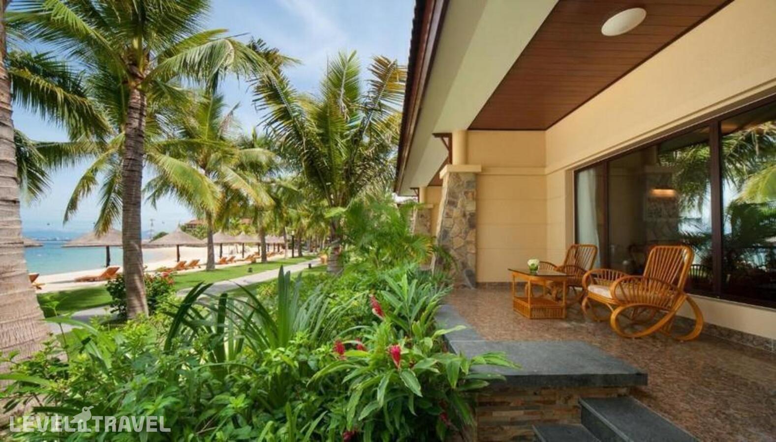 фотографии номера Номер Премьер с фронтальным видом на пляж отеля Vinpearl Luxury Nha Trang в Вьетнам(о. Хон Тре) - фото №1