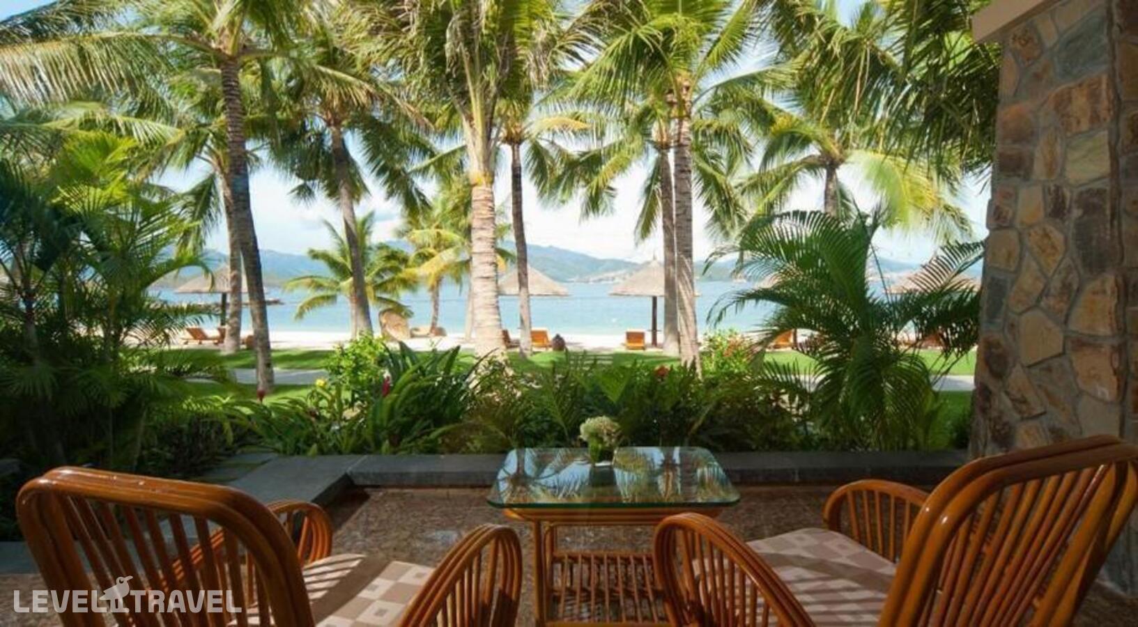 фотографии номера Номер Премьер с фронтальным видом на пляж отеля Vinpearl Luxury Nha Trang в Вьетнам(о. Хон Тре) - фото №4