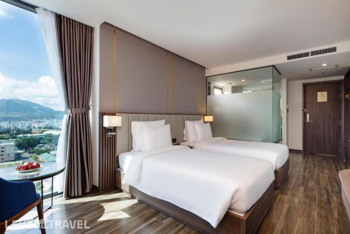 фотографии номера Улучшенный номер отеля Amber Hotel в Вьетнам(Нячанг) - фото №2