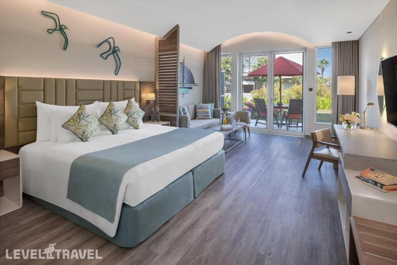 фотографии номера Полулюкс с видом на пляж отеля JA Palm Tree Court & Spa в ОАЭ(Джебель-Али) - фото №12