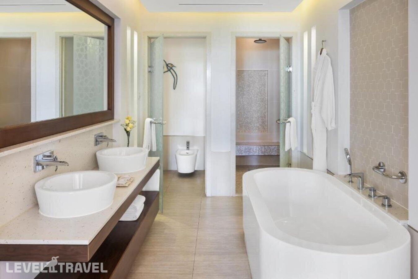 фотографии номера Полулюкс с видом на пляж отеля JA Palm Tree Court & Spa в ОАЭ(Джебель-Али) - фото №22