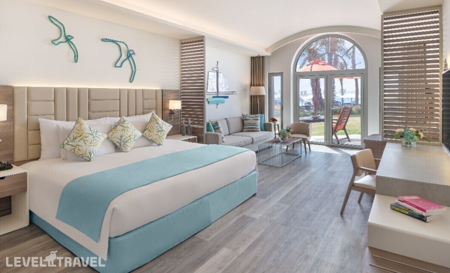 фотографии номера Полулюкс с видом на пляж отеля JA Palm Tree Court & Spa в ОАЭ(Джебель-Али) - фото №2